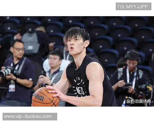 费尔南德斯盛赞曾凡博努力拼搏明日有望迎来首秀机会