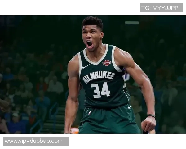 字母哥创历史新高前三场比赛得分破百篮板超四十助攻破十五