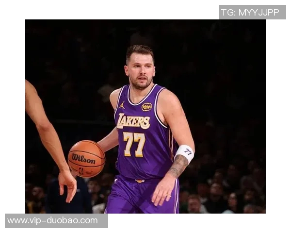 东契奇与乔丹历史唯一赛季场均32分7篮板7助攻的传奇成就解析 东契奇与乔丹历史唯一赛季场均32分7篮板7助攻的传奇成就解析